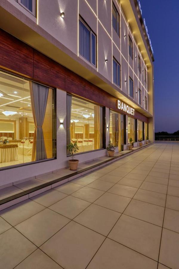 Hotel Decent Unjha Extérieur photo