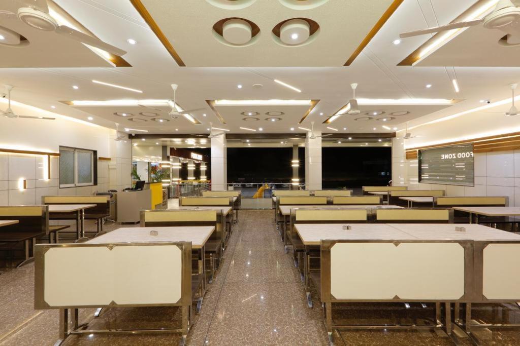 Hotel Decent Unjha Extérieur photo