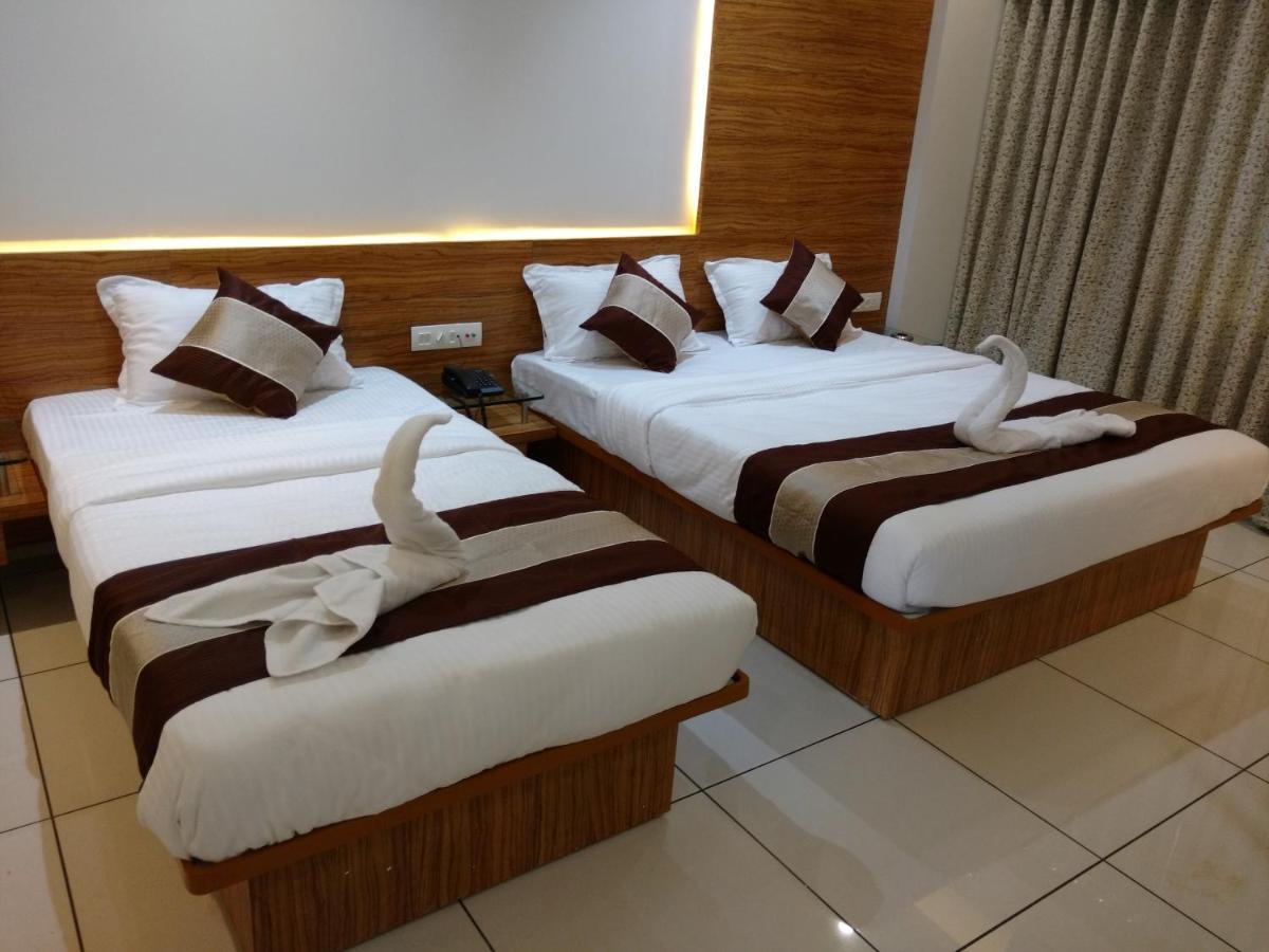 Hotel Decent Unjha Extérieur photo