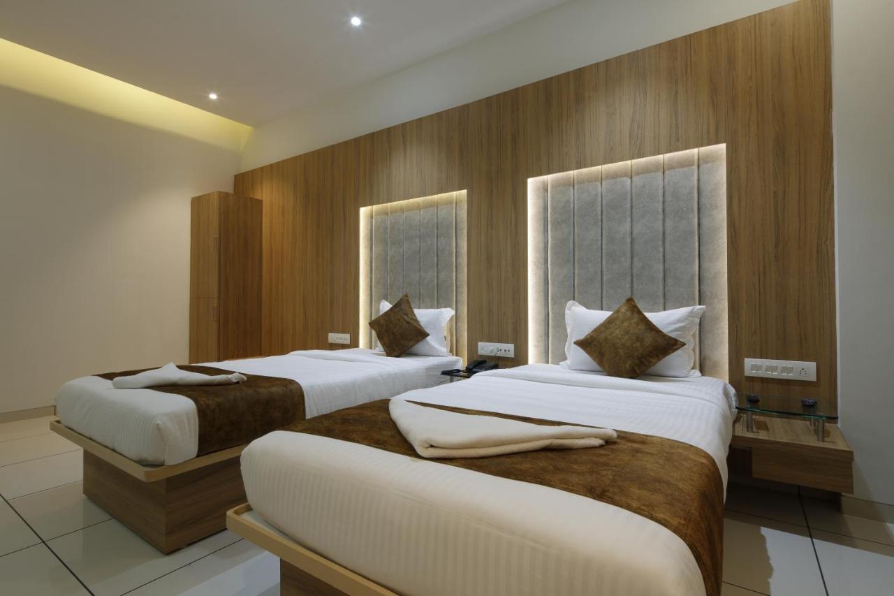 Hotel Decent Unjha Extérieur photo