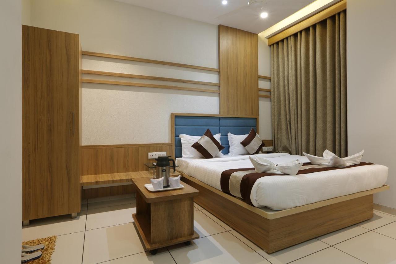 Hotel Decent Unjha Extérieur photo