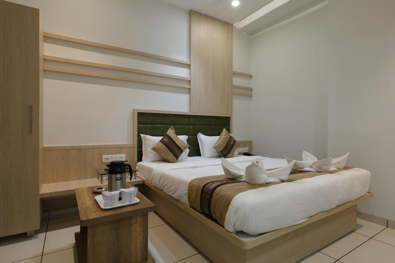 Hotel Decent Unjha Extérieur photo