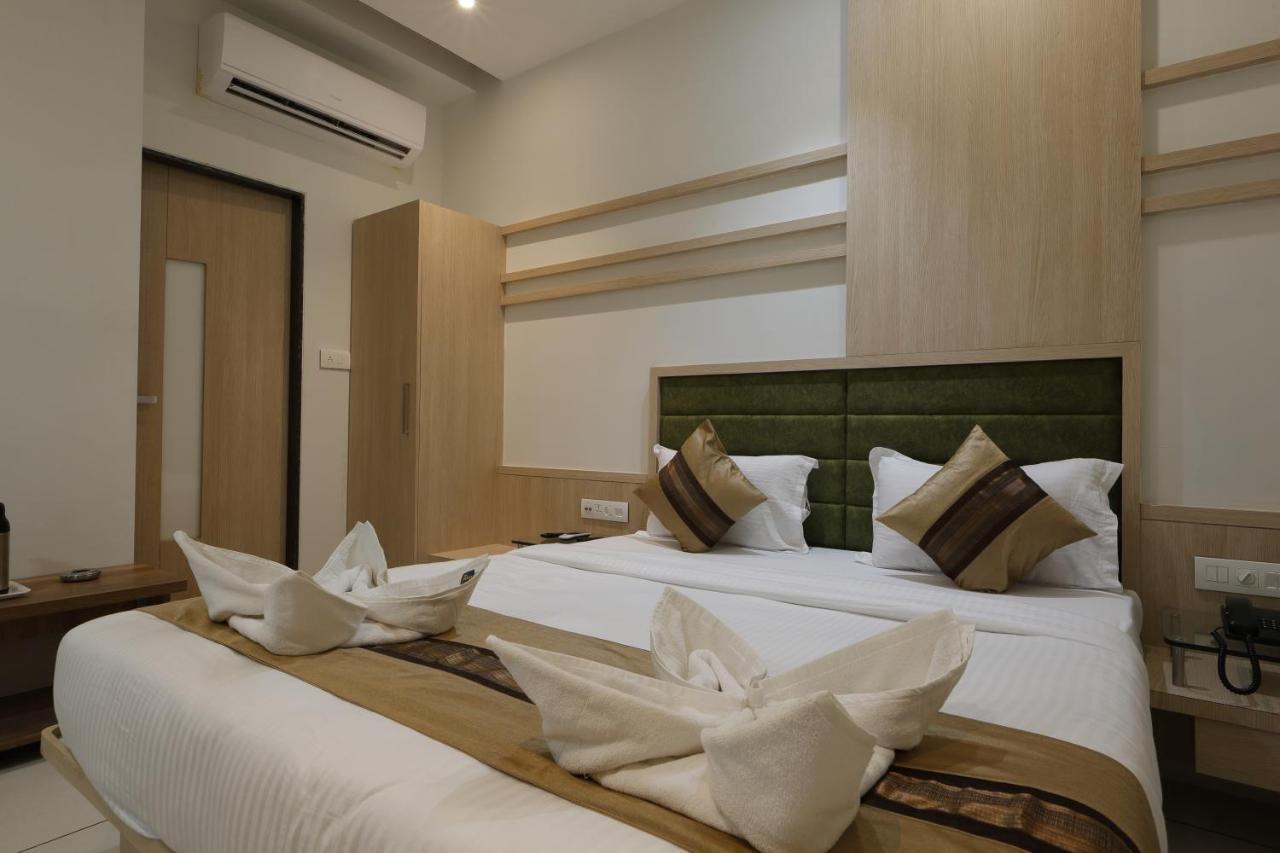 Hotel Decent Unjha Extérieur photo