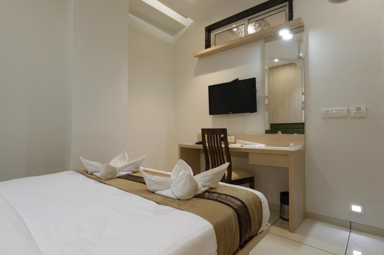 Hotel Decent Unjha Extérieur photo
