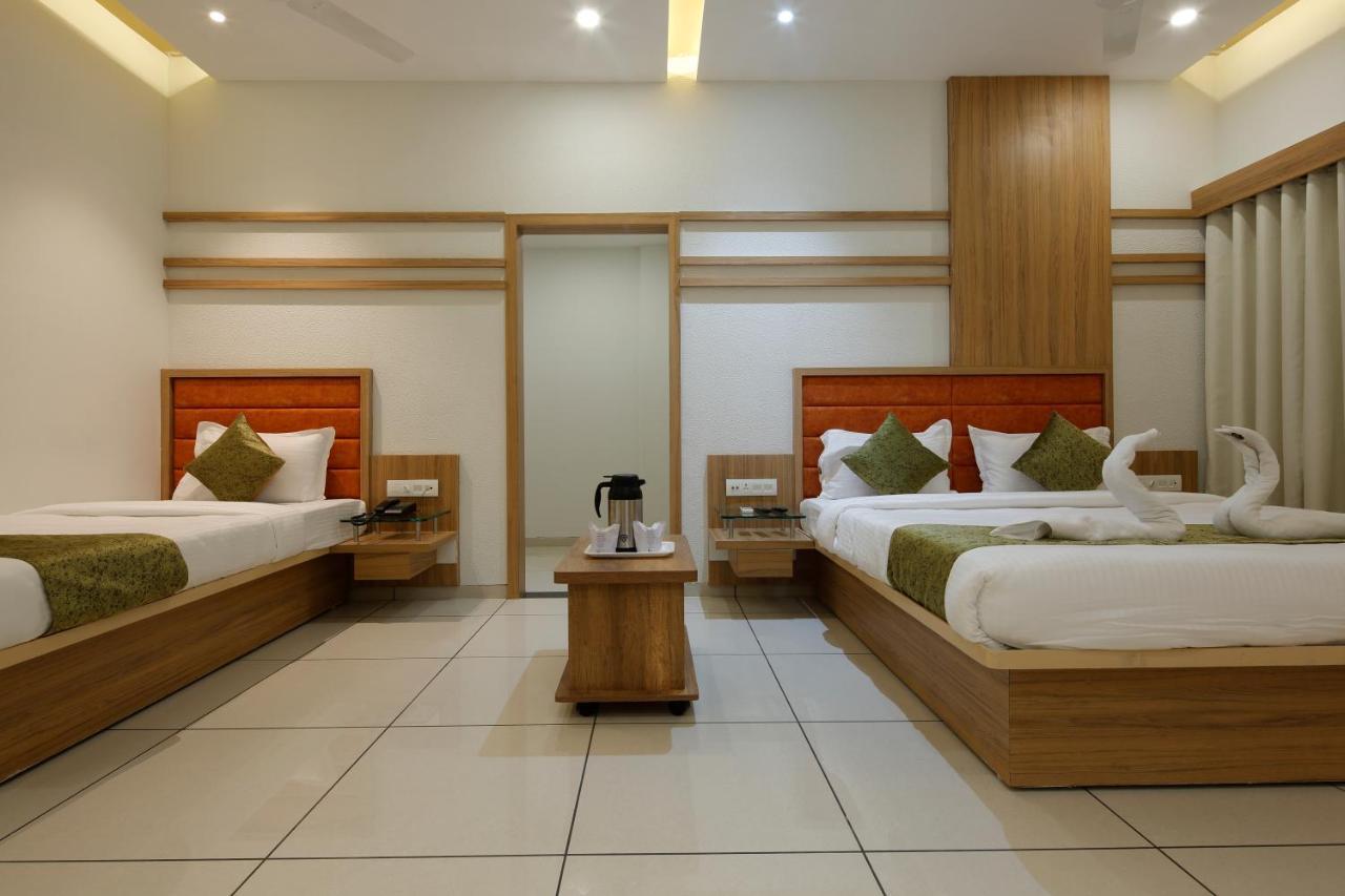 Hotel Decent Unjha Extérieur photo